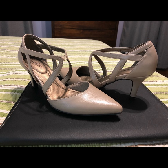 Life Stride Shoes - LifeStride strappy, pointy-toed heels. Life Stride Shoes - LifeStride strappy, pointy-toed heels.